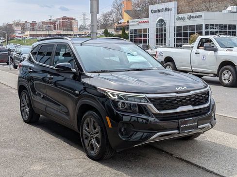 Used 2023 Kia Seltos S image 4