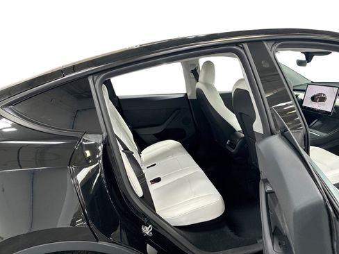 Certified 2023 Tesla Model Y Long Range AWD/4WD image 11
