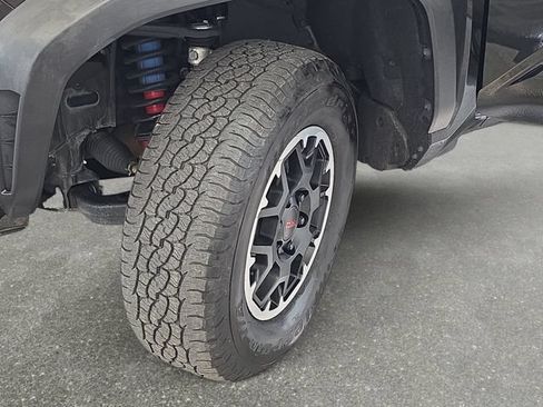 Certified 2024 Toyota Tacoma TRD Off-Road AWD/4WD image 31
