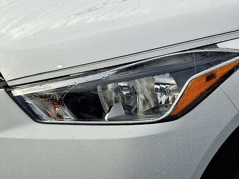 Used 2020 Nissan Kicks S FWD image 7