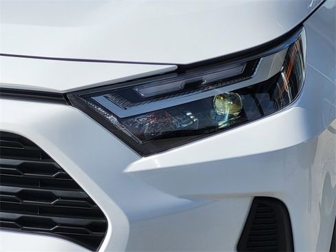Used 2025 Toyota RAV4 XLE image 37