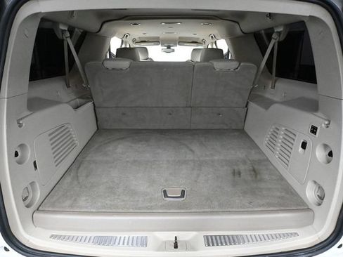 Used 2017 Cadillac Escalade ESV 4WD image 41