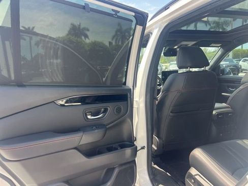 Used 2025 Honda Pilot TrailSport image 34