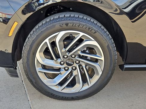 Used 2025 Lincoln Navigator Reserve image 5