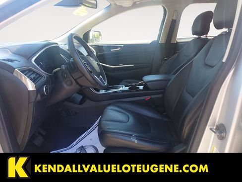 Used 2018 Ford Edge Titanium w/ Equipment Group 302A AWD/4WD image 9