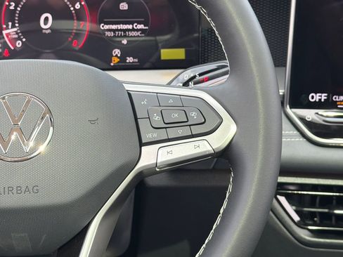 New 2026 Volkswagen Tiguan SE FWD image 19