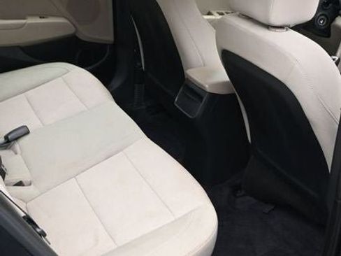 Used 2017 Hyundai Elantra SE image 14
