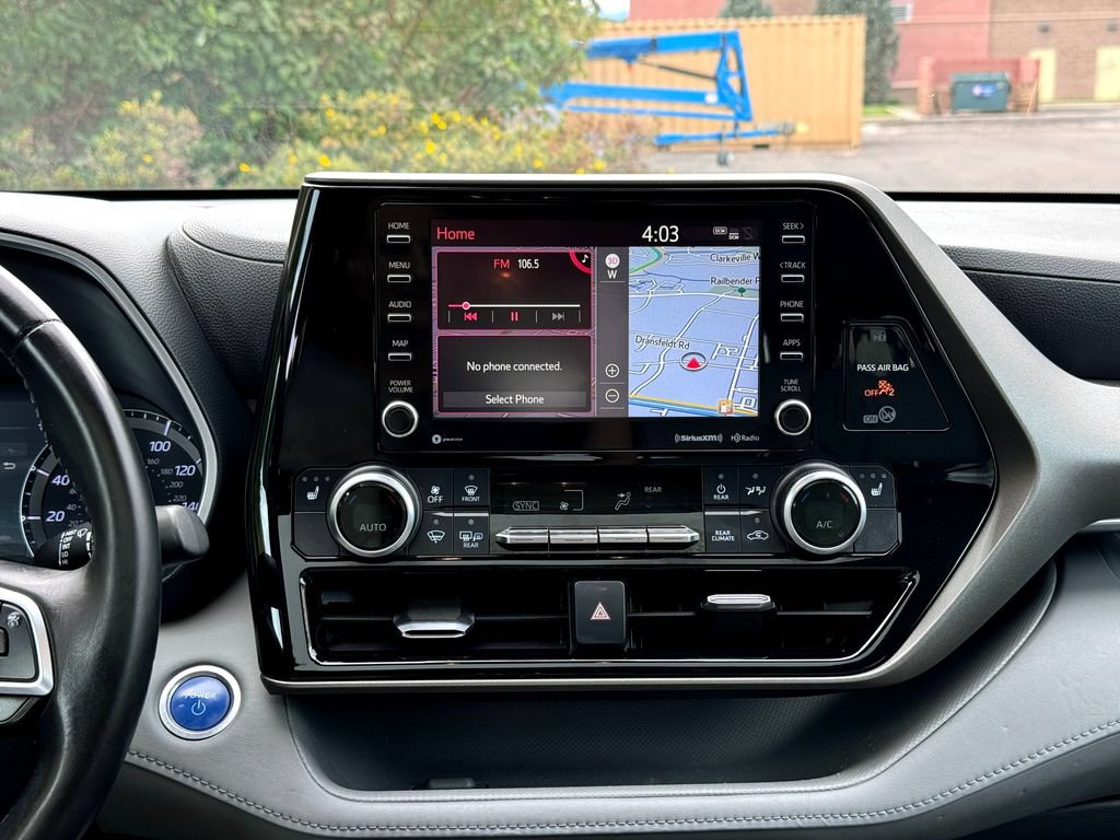 Used 2020 Toyota Highlander XLE AWD/4WD image 29