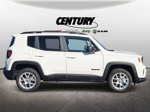 Used 2023 Jeep Renegade Latitude w/ Sun & Fun Group image 2