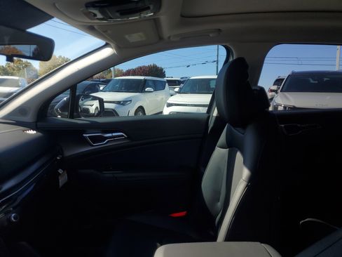 New 2026 Kia Sportage EX image 17