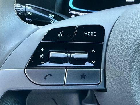 Used 2025 Hyundai Elantra Sport FWD image 24