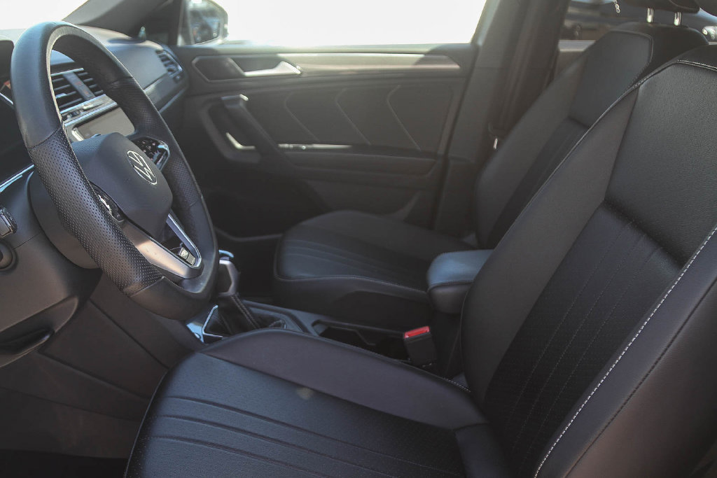 Used 2024 Volkswagen Tiguan SE R-Line FWD image 13