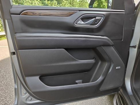 Used 2023 Chevrolet Suburban Premier w/ Premium Package AWD/4WD image 23