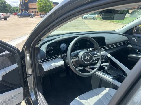 Certified 2026 Hyundai Elantra Limited FWD image 11