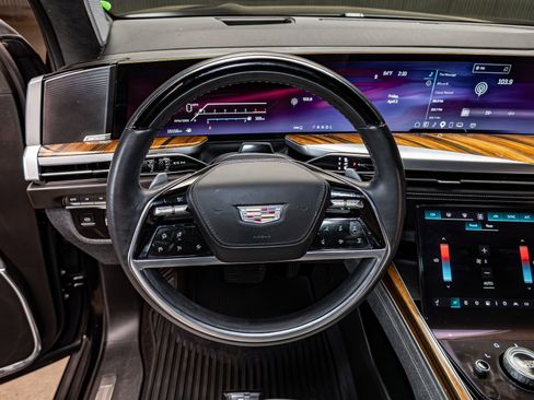 Used 2025 Cadillac Escalade Sport Platinum image 16