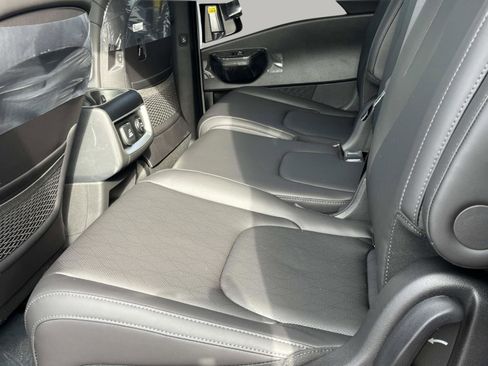 New 2026 Kia Carnival SX w/ SX Dark Edition Package FWD image 23