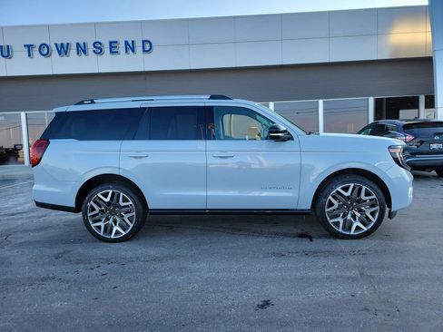 New 2025 Ford Expedition Platinum w/ Platinum Ultimate Package image 3
