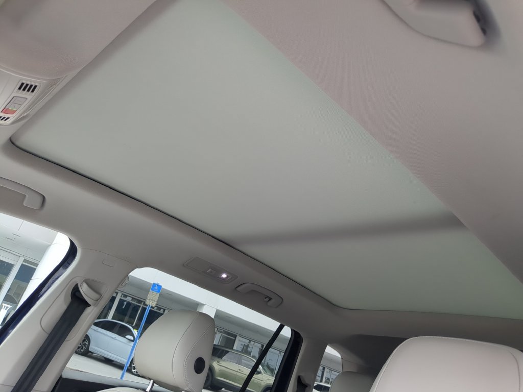Certified 2023 Volkswagen Tiguan SE FWD image 21