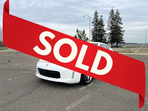 Used 2016 Nissan 370Z Coupe RWD image 1