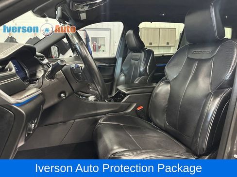 Used 2022 Jeep Grand Cherokee L Overland w/ Luxury Tech Group IV AWD/4WD image 17
