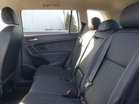 Used 2022 Volkswagen Tiguan SE image 31