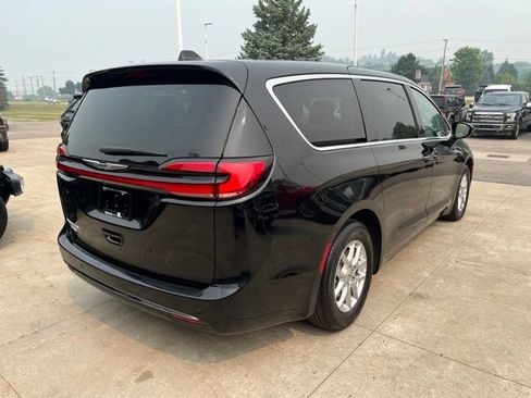 Certified 2024 Chrysler Pacifica Touring-L FWD image 6