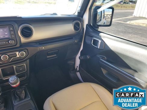 Used 2021 Jeep Gladiator Sport image 13