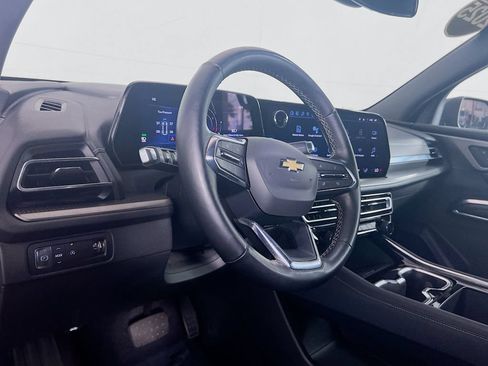 Used 2025 Chevrolet Traverse LT FWD image 11