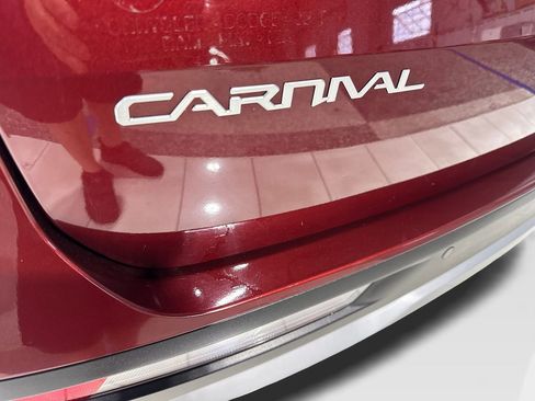 Used 2024 Kia Carnival LX FWD image 23
