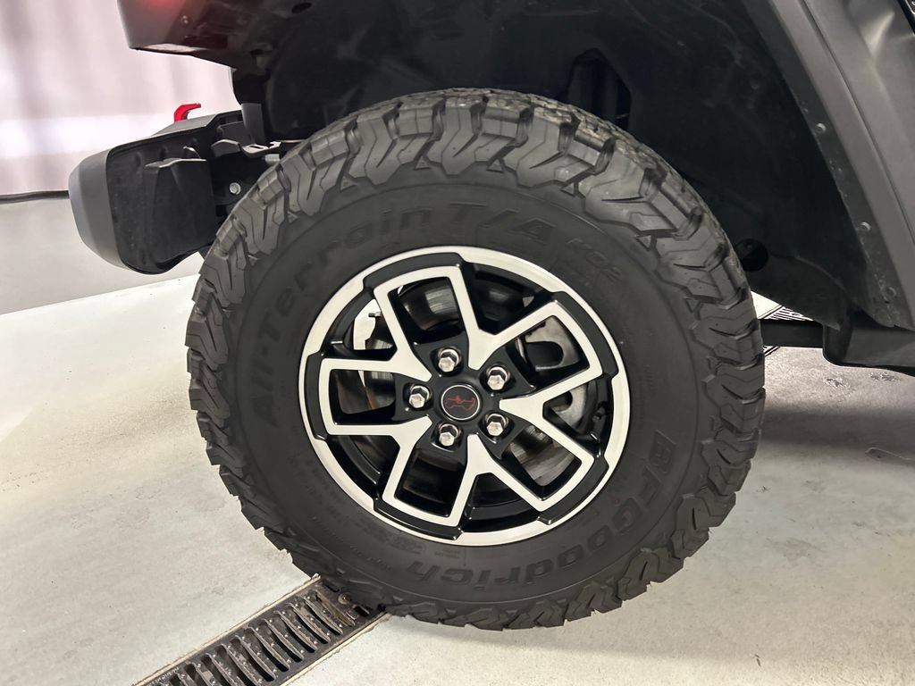 Used 2025 Jeep Wrangler Unlimited Rubicon w/ Convenience Group AWD/4WD image 9