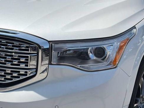 Used 2017 GMC Acadia Denali w/ Technology Package FWD image 9