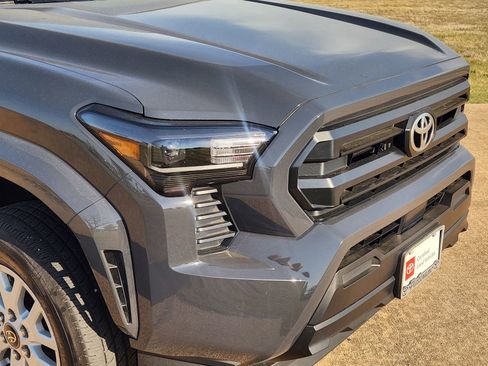 Used 2024 Toyota Tacoma SR image 12