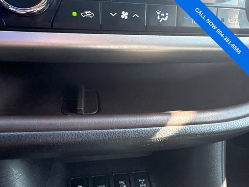 Used 2017 Toyota Highlander XLE AWD/4WD image 24