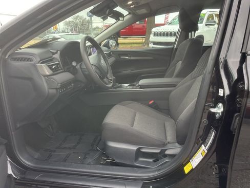 Used 2025 Toyota Camry LE image 4