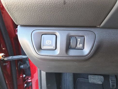Used 2023 GMC Acadia SLE w/ Driver Convenience Package FWD image 20