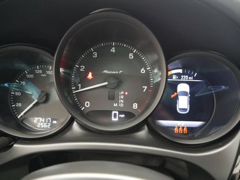 Certified 2023 Porsche Macan Turbo AWD/4WD image 38