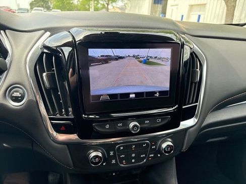 Certified 2020 Chevrolet Traverse LT FWD image 17