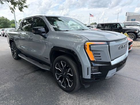 Used 2024 GMC Sierra EV Denali AWD/4WD image 2
