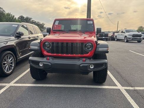 Used 2025 Jeep Wrangler Unlimited Rubicon AWD/4WD image 14