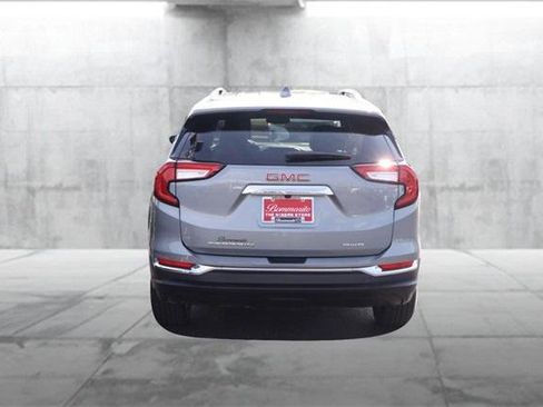 Used 2024 GMC Terrain SLT image 6