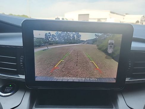 Used 2021 Ford Explorer XLT w/ Equipment Group 202A RWD image 6