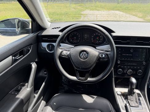 Used 2022 Volkswagen Passat 2.0T SE FWD image 26