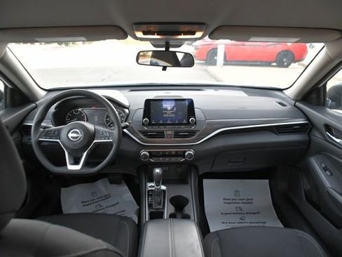 Used 2025 Nissan Altima 2.5 SV FWD image 10