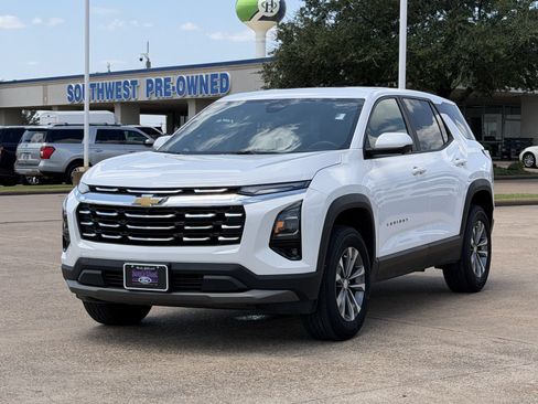 Used 2025 Chevrolet Equinox LT w/ Safety and Technology Package FWD image 8