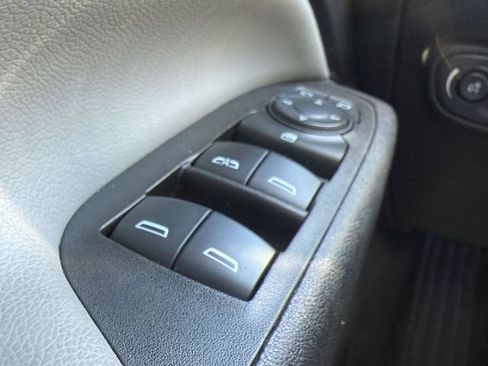 Used 2022 Chevrolet Equinox LT FWD image 24