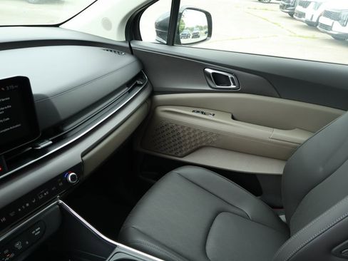 New 2026 Kia Carnival EX FWD image 24