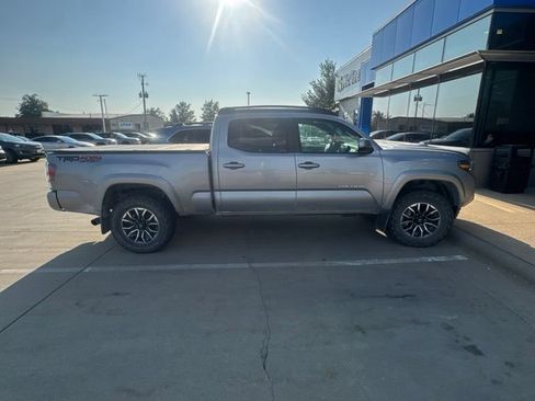 Used 2021 Toyota Tacoma TRD Sport w/ TRD Premium Sport Package AWD/4WD image 5