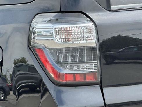 Used 2019 Toyota 4Runner TRD Off-Road AWD/4WD image 32