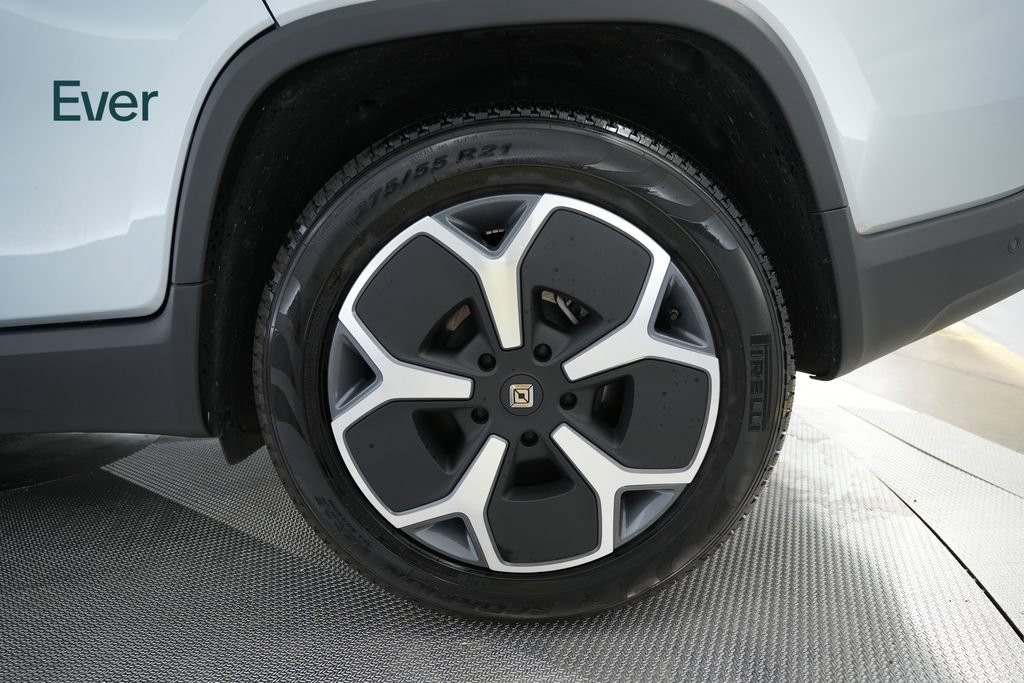 Used 2024 Rivian R1T Adventure Dual AWD/4WD image 9