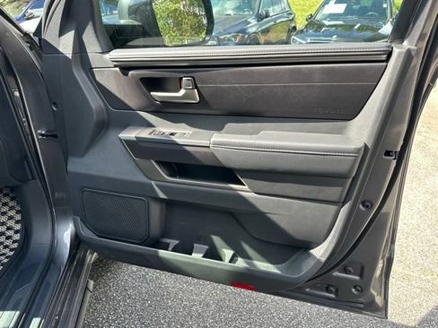 Used 2025 Toyota Tundra SR5 w/ SR5 Convenience Package AWD/4WD image 18